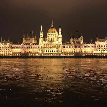 Budapest Downtown Apartments With Balcony & Optional Garage & Restaurant In The Building Buitenkant foto