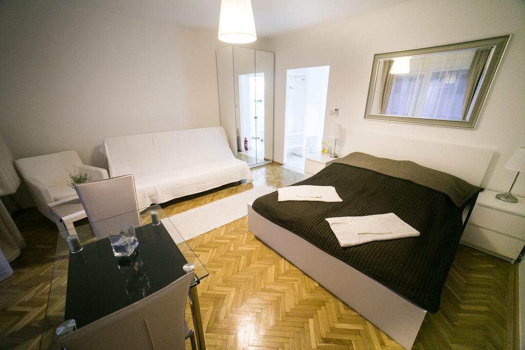 Budapest Downtown Apartments With Balcony & Optional Garage & Restaurant In The Building Kamer foto